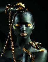 Без бренда «Девушка в черно-золотом макияже» в Уфе в интернет-магазине  Без бренда «Девушка в черно-золотом макияже» в Уфе